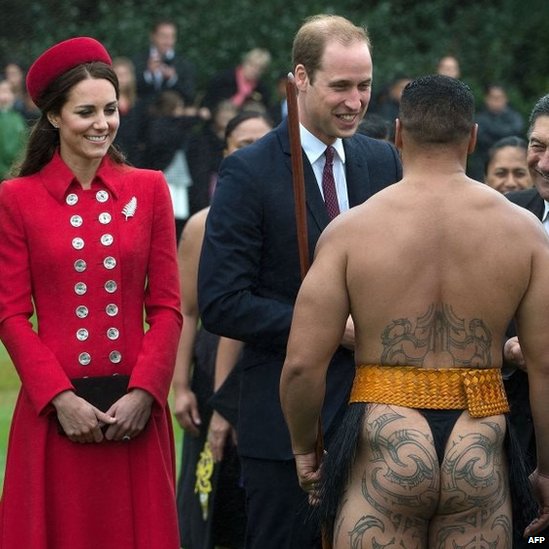 Kate e William são recebidos pelos Maori